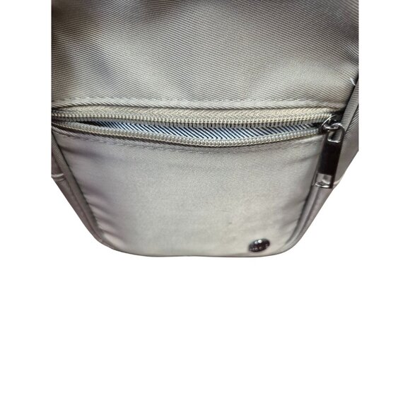 Modern+Chic Small Crossbody Bag With Adjustable Strap - Picture 14 of 16